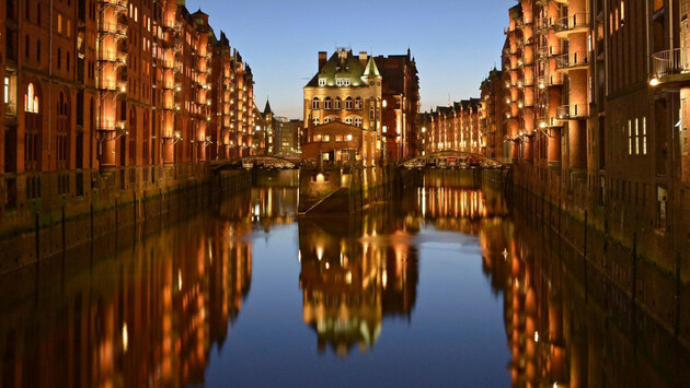 Hamburger Speicherstadt bei Nacht