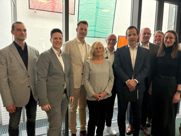 Gruppenbild mit Damen und Herren von der Stadt Mainz, VertiGIS und Esri