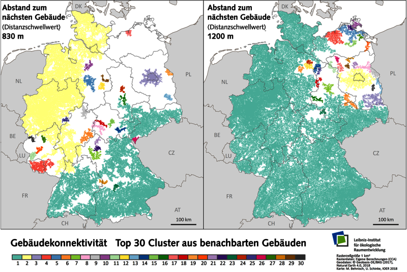 Gebäude-Cluster in Deutschland // Links: Wird den Berechnungen eine Distanz zwischen Gebäuden von maximal 400 m zugrunde gelegt, ergeben sich viele kleine isolierte Cluster. Die Abbildung zeigt die nach der Anzahl der Gebäude größten Cluster in Deutschland. // Rechts: Bei einer maximalen Distanz von 1.200 m zwischen Gebäuden ergibt sich ein Netz aus Gebäuden, das fast das gesamte Land bedeckt, mit Ausnahme einiger weniger Gebiete im Osten. // Die Cluster sind entsprechend der Anzahl der Gebäude, die sie umfassen, eingefärbt.  (Quellen: Geodaten: Geobasis-DE/BKG (2017), Natural Earth 4.0, 2018; Karte: M. Behnisch, U. Schinke, IÖR 2018)