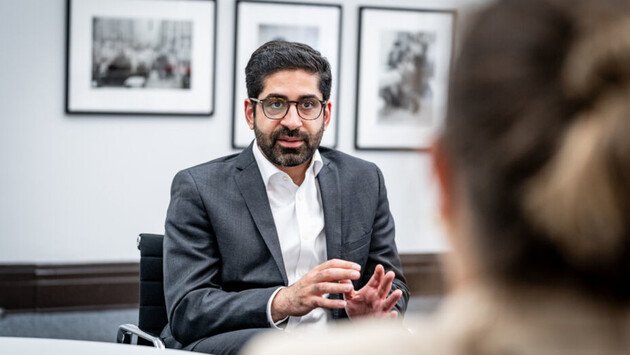 Der hessische Wirtschafts- und Energieminister Kaweh Mansoori